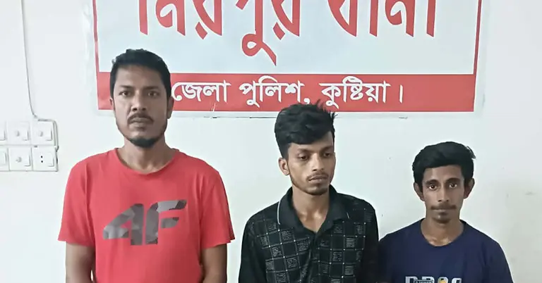 আটক ৩ যুবক